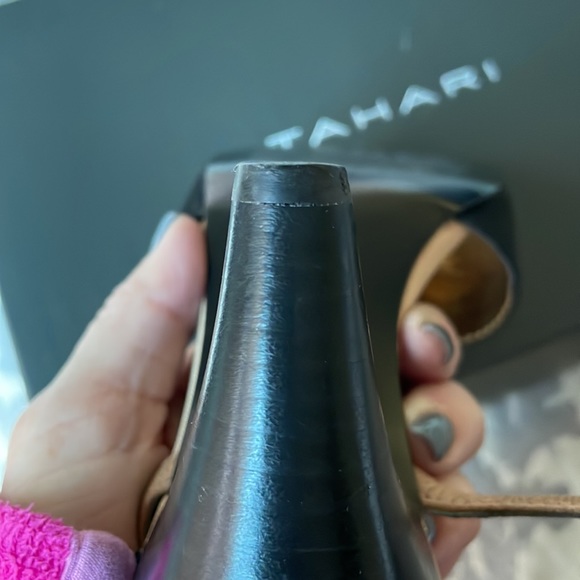 Tahari black Geneva sandals size 7. - Picture 10 of 11